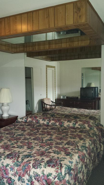 Olde Court Inn Wheeling Zimmer foto