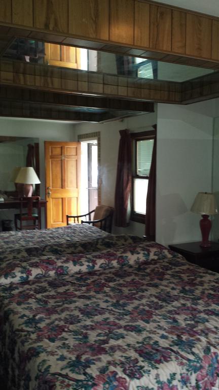 Olde Court Inn Wheeling Zimmer foto